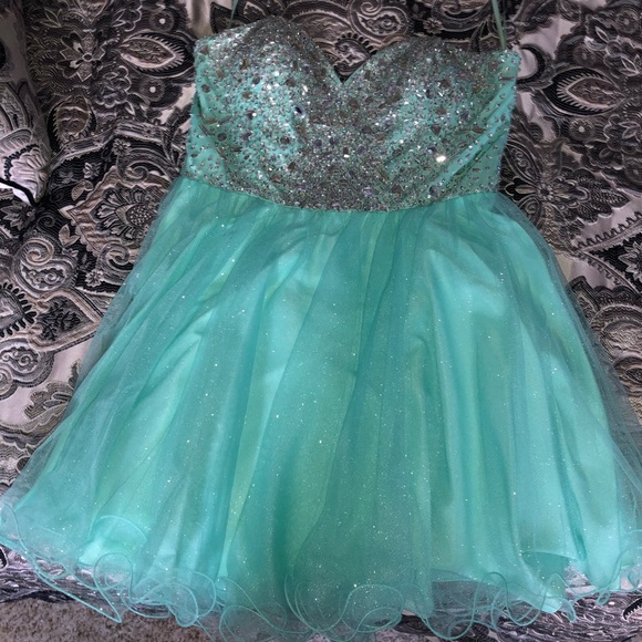 Dresses & Skirts - Prom/Banquet Dress